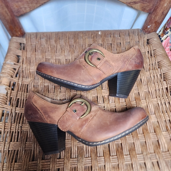 b.o.c.‎ Born Women's Brown Leather Stack Heel Booties Shoes 7 - Picture 1 of 8